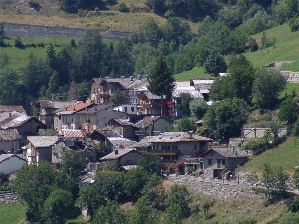 Вілла Agriturismo Lo Ratele Allein Екстер'єр фото