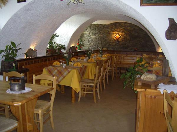 Вілла Agriturismo Lo Ratele Allein Екстер'єр фото